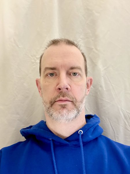 Original selfie with wrinkled background